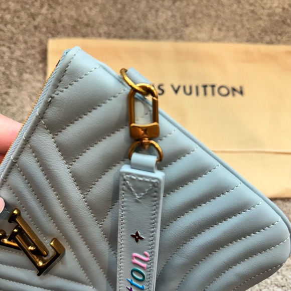 AUTHENTIC NEW WAVE ZIPPED LV POCHETTE - Picture 5 of 11